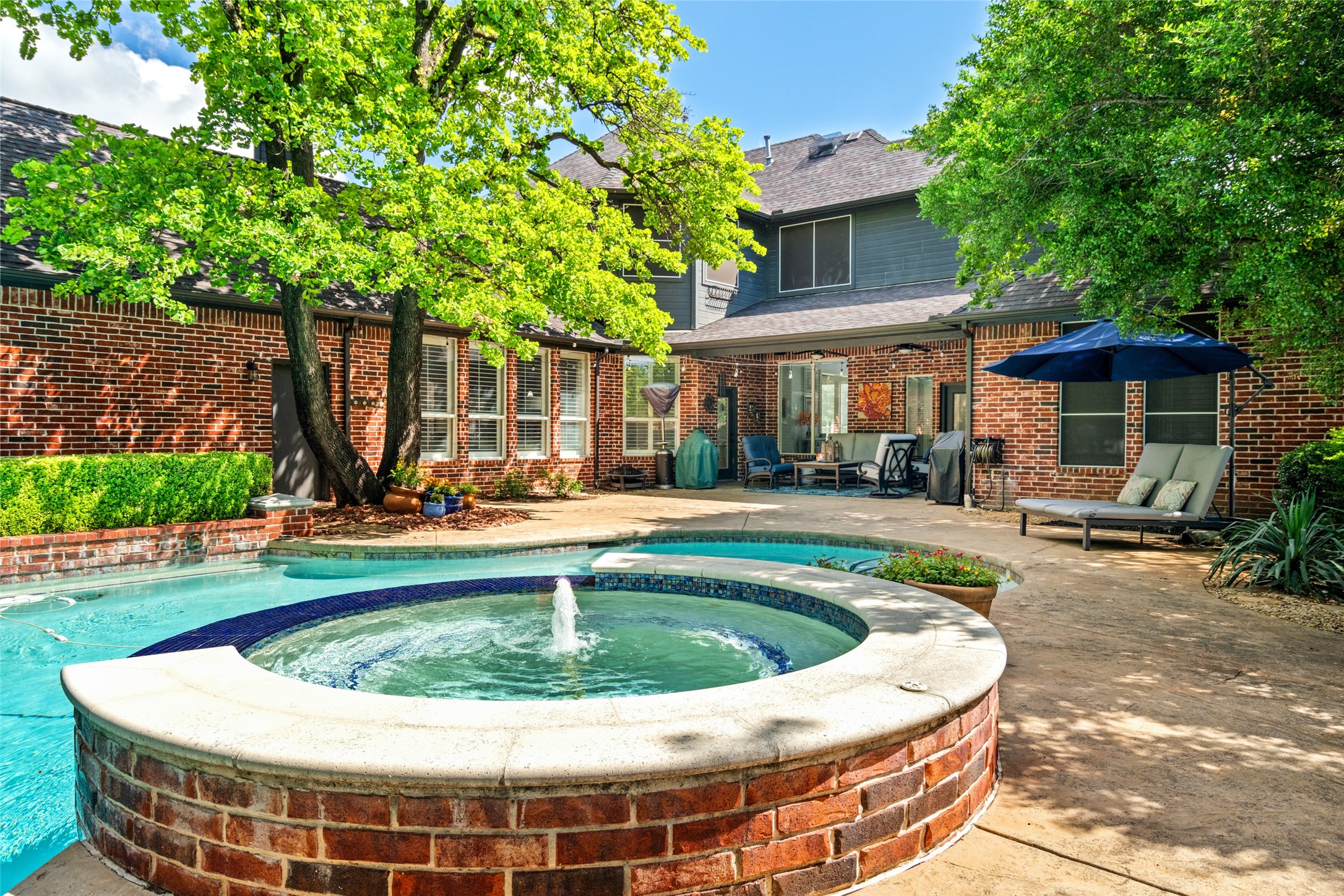 903 Crescent Drive