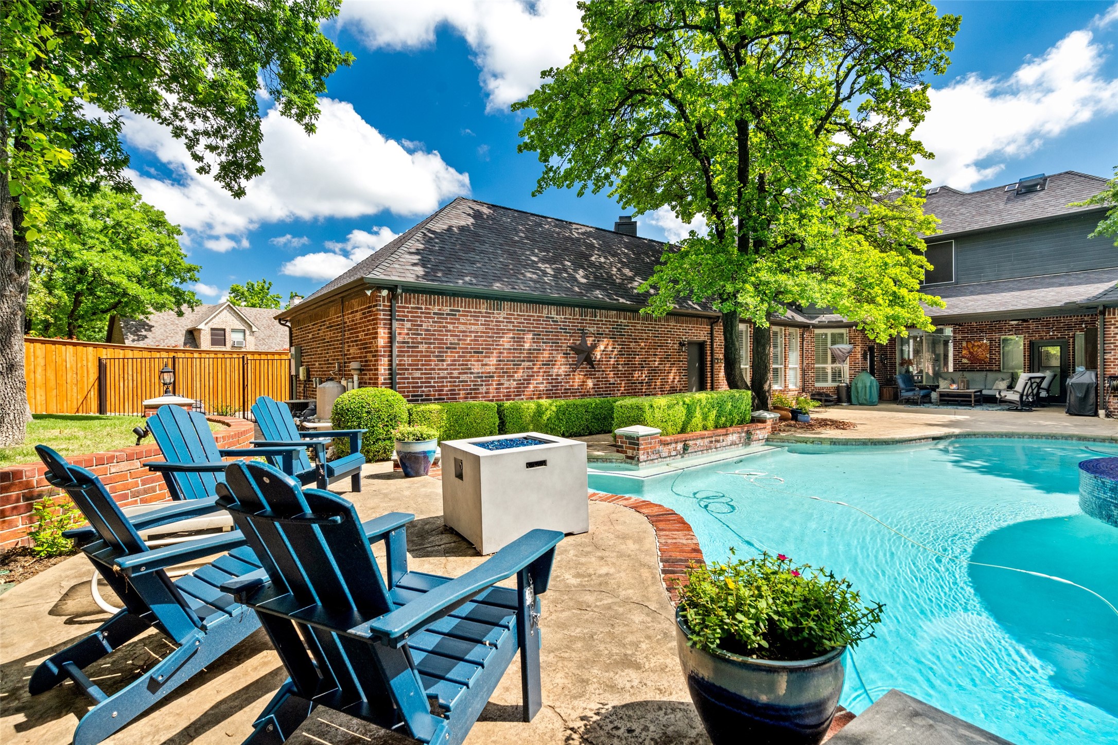 903 Crescent Drive