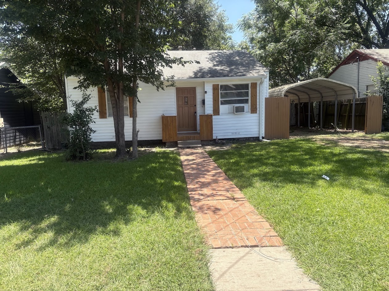 738 Oak Drive