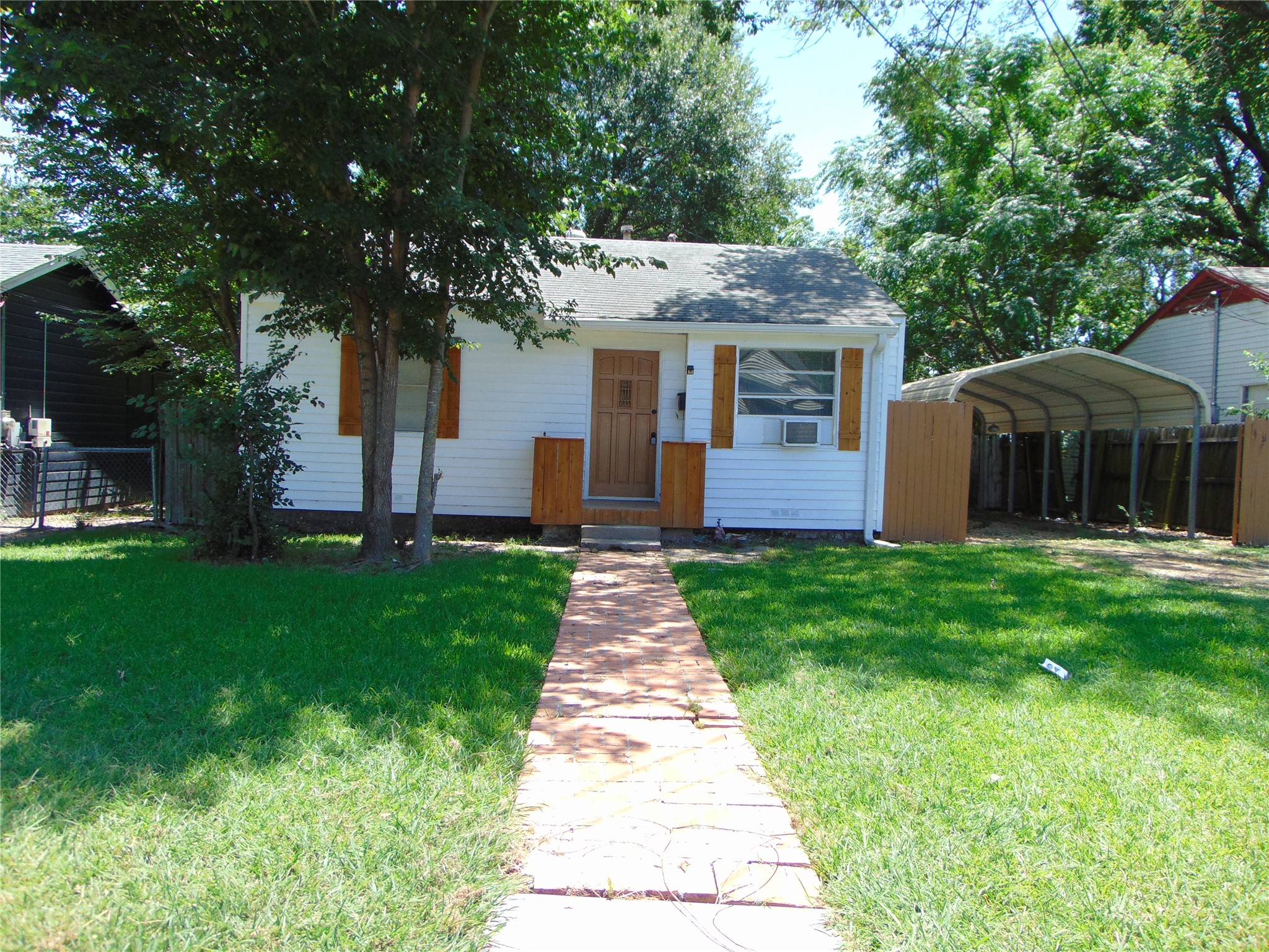 738 Oak Drive