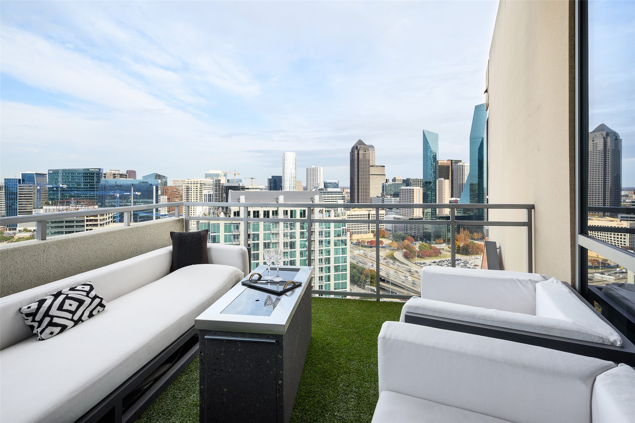 2200 Victory Avenue 2401