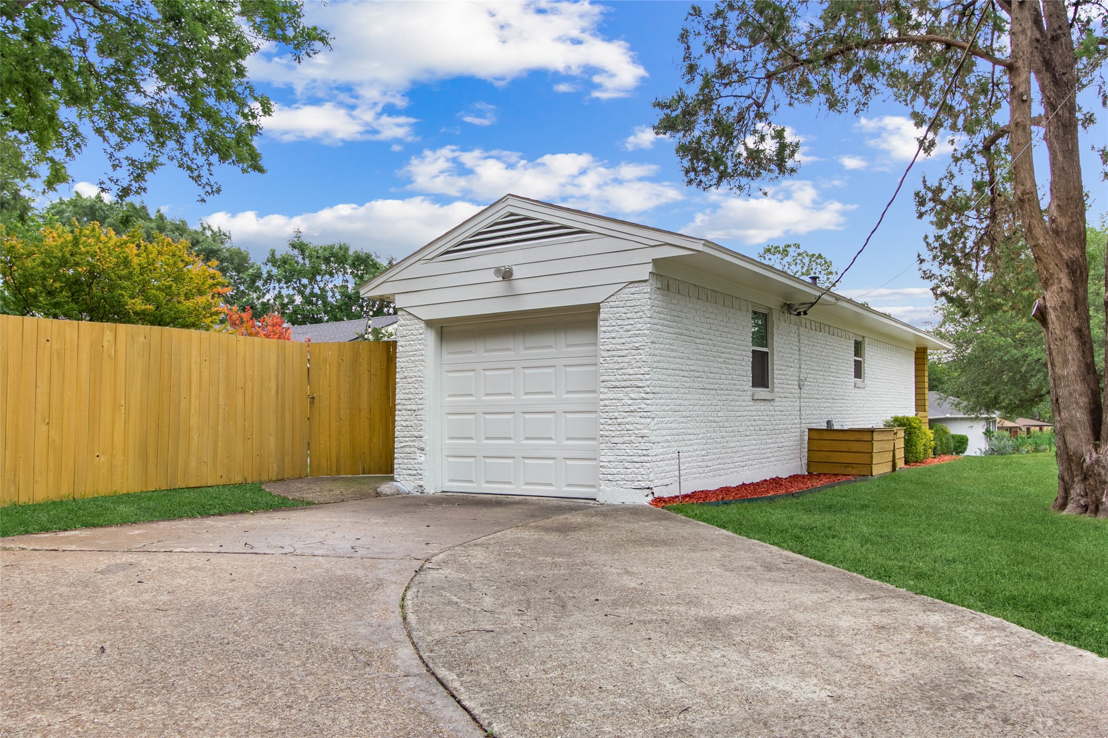 10005 Newcombe Drive
