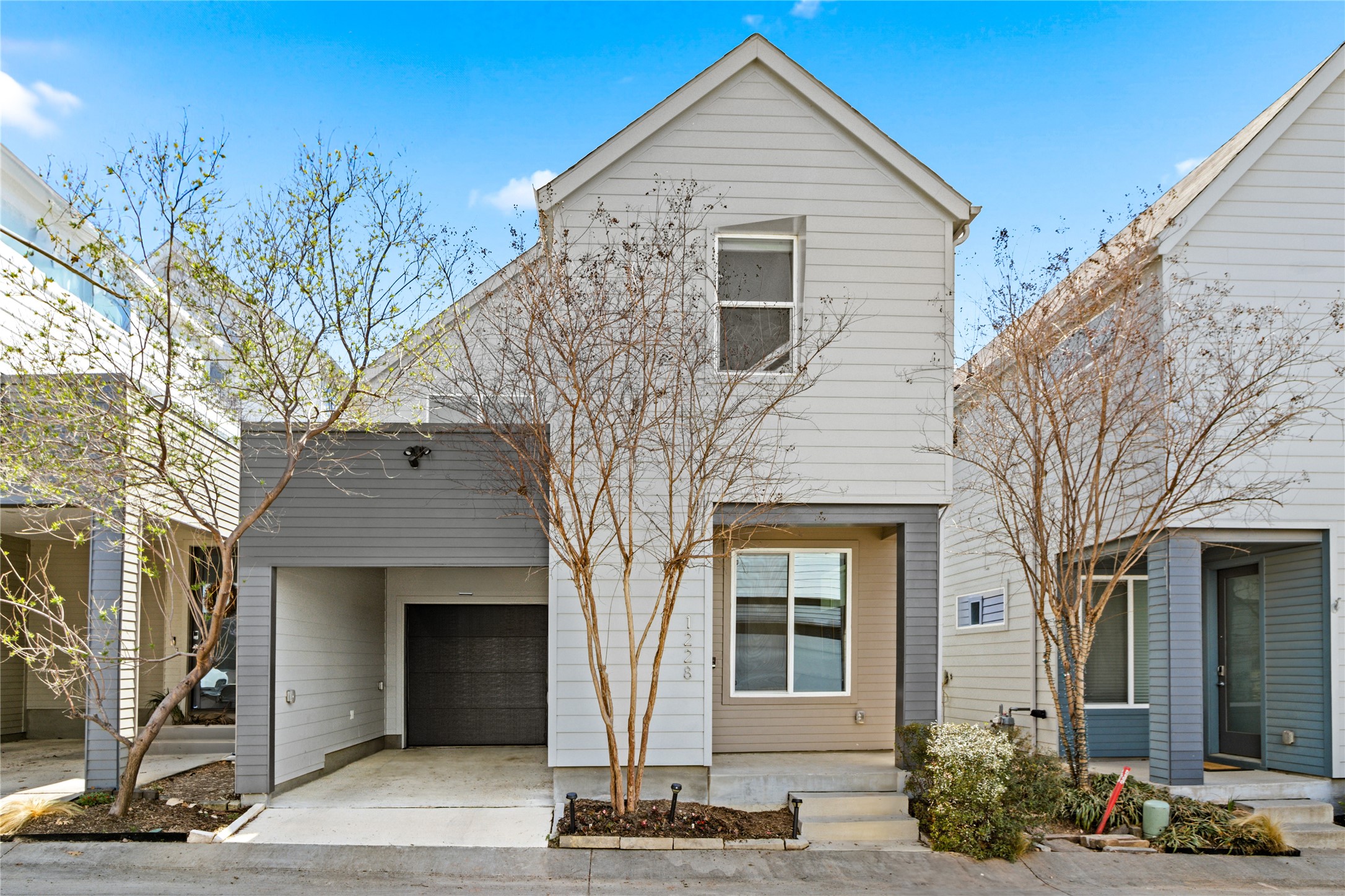 1228 Clifftop Lane