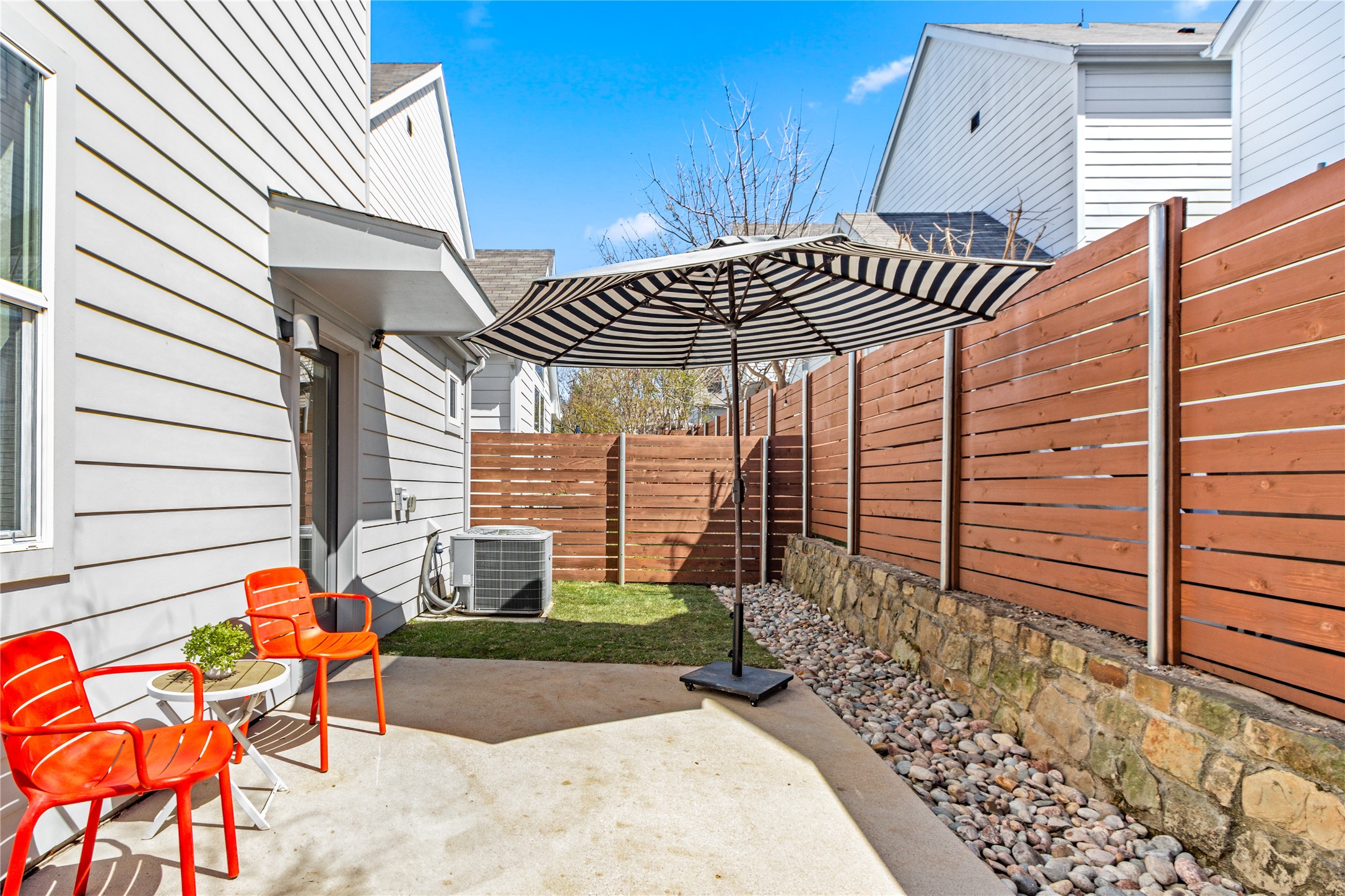 1228 Clifftop Lane