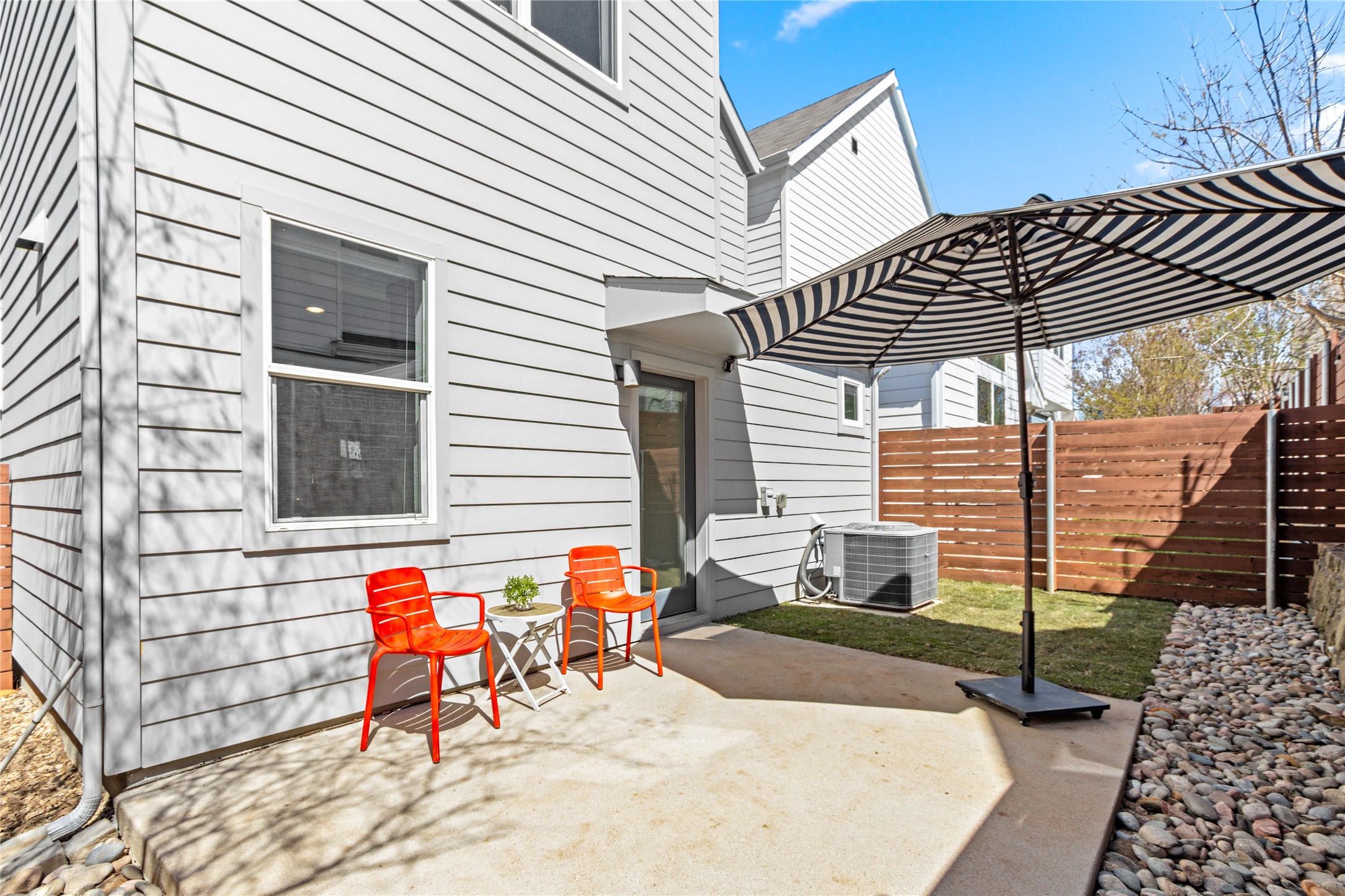 1228 Clifftop Lane