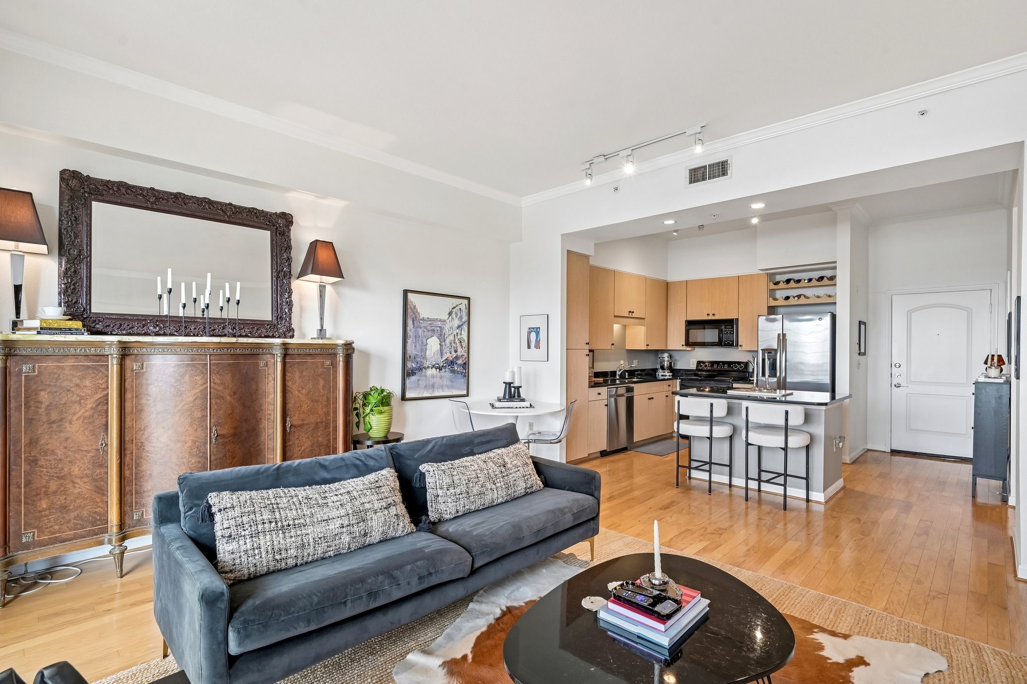 3225 Turtle Creek Boulevard 914