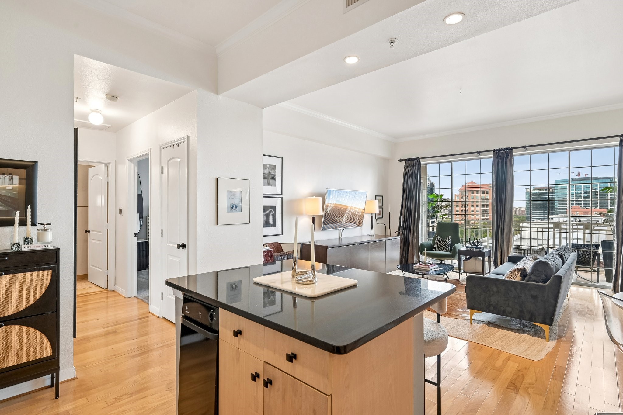 3225 Turtle Creek Boulevard 914