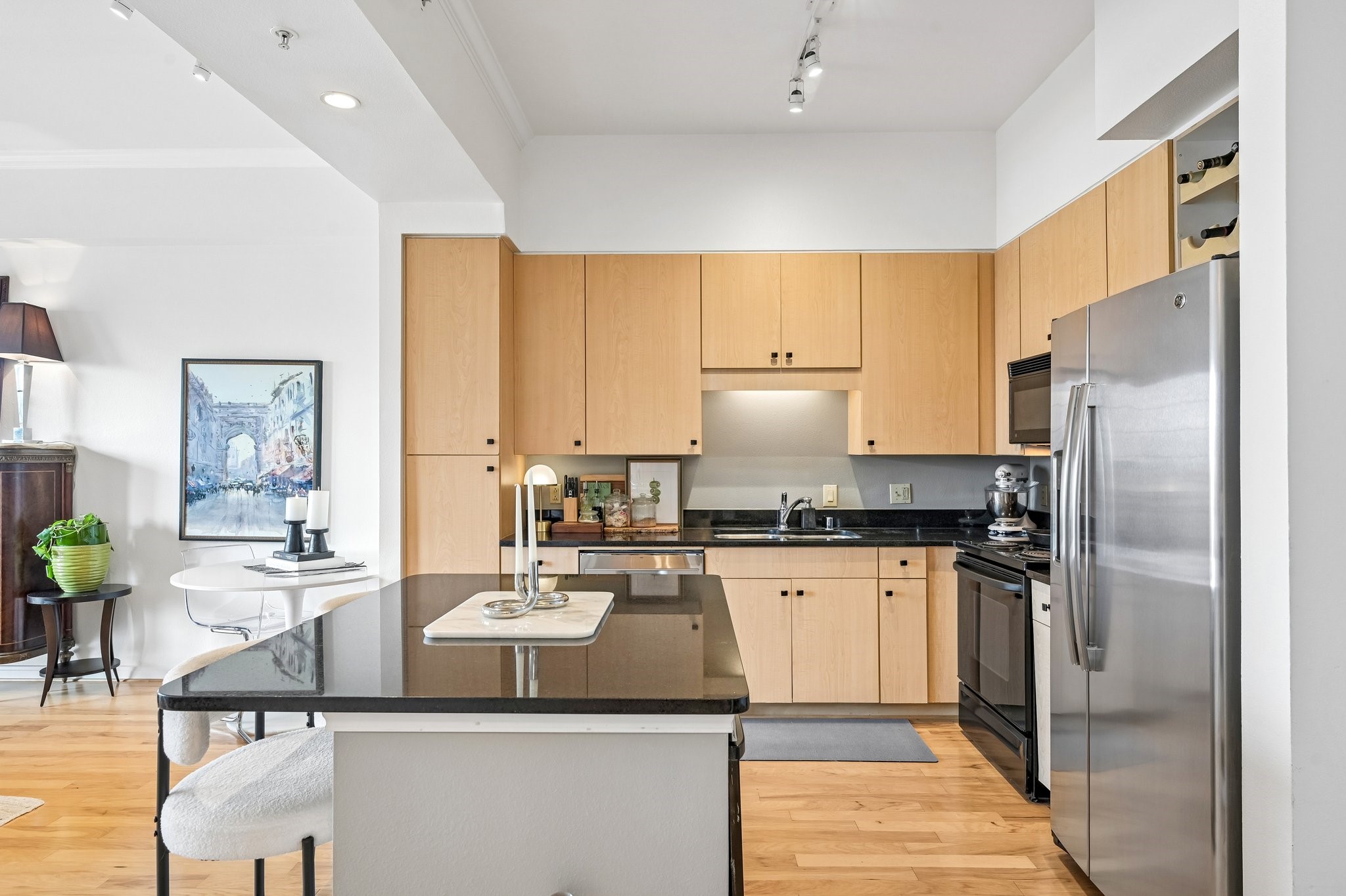 3225 Turtle Creek Boulevard 914