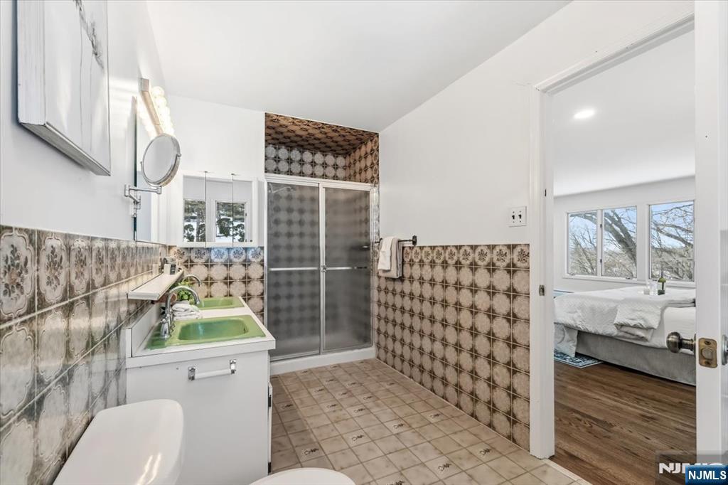 360 Valley View Avenue