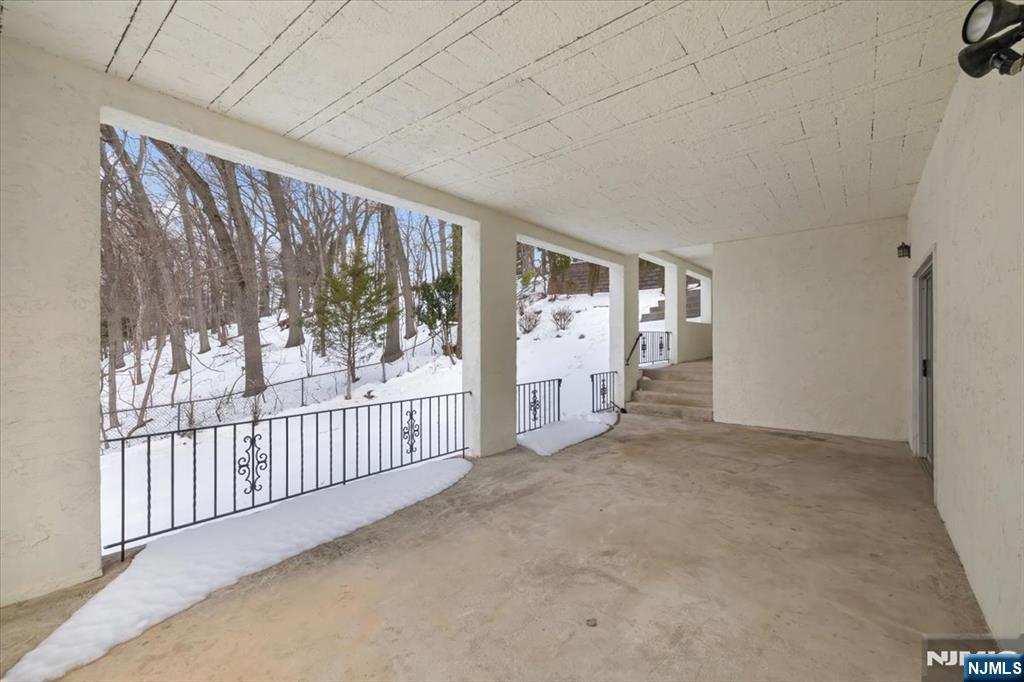 360 Valley View Avenue