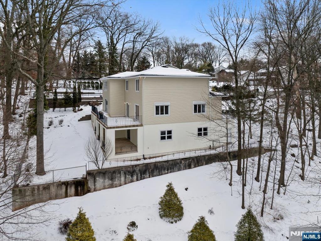 360 Valley View Avenue