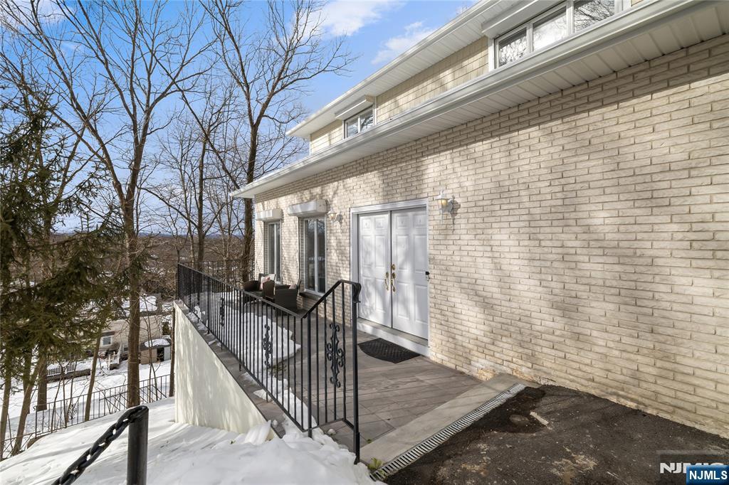 360 Valley View Avenue