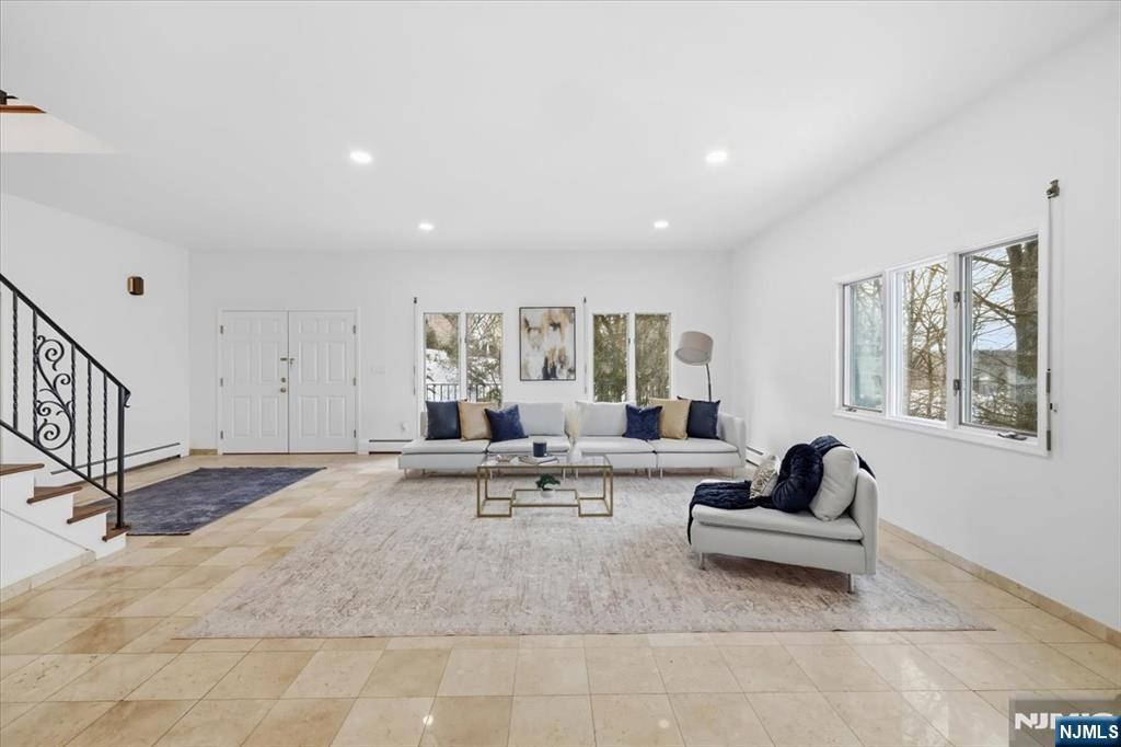 360 Valley View Avenue