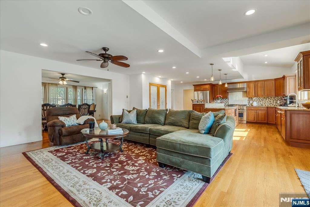 254 Hoppers Lane