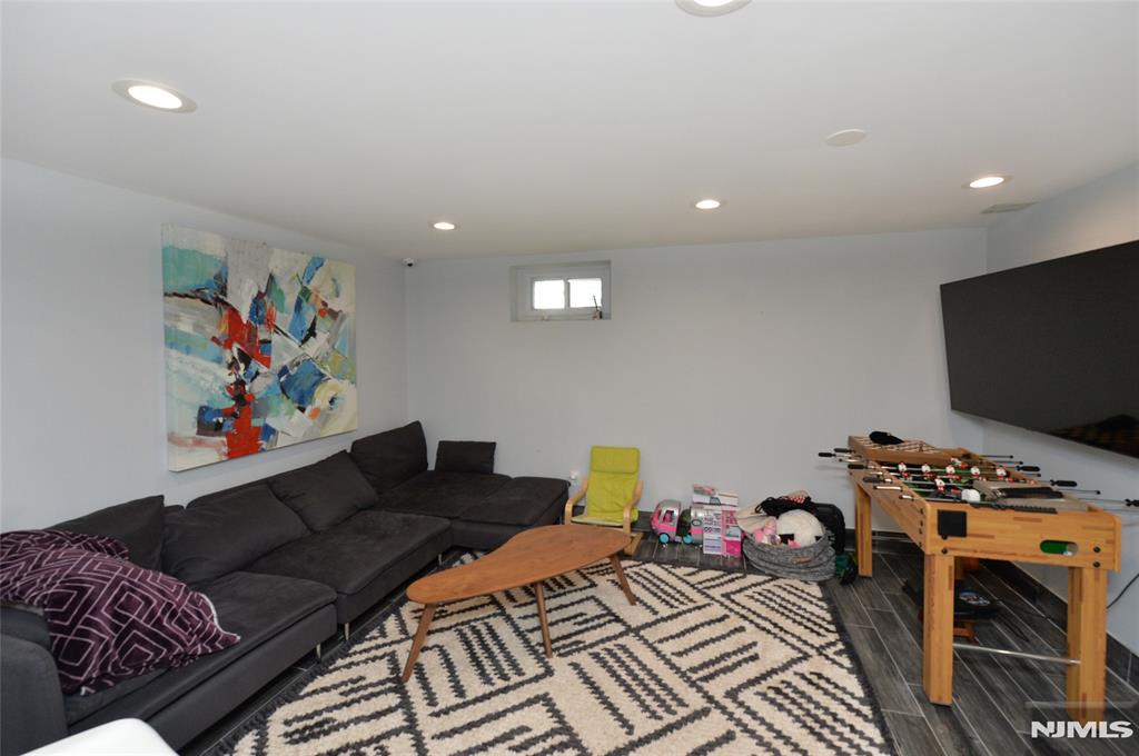 154 Middlesex Avenue
