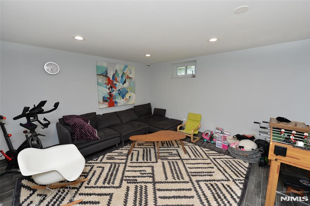 154 Middlesex Avenue