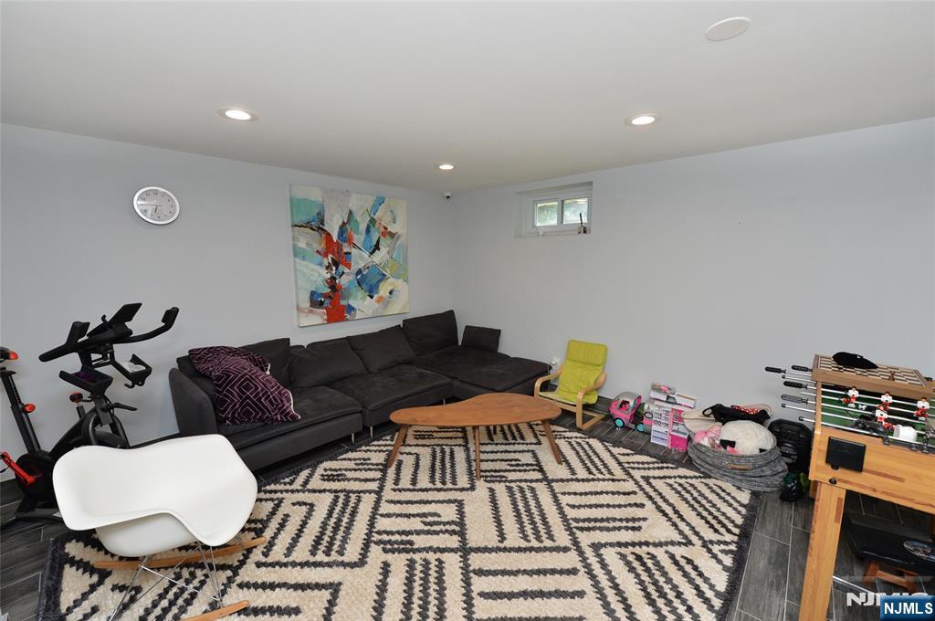 154 Middlesex Avenue