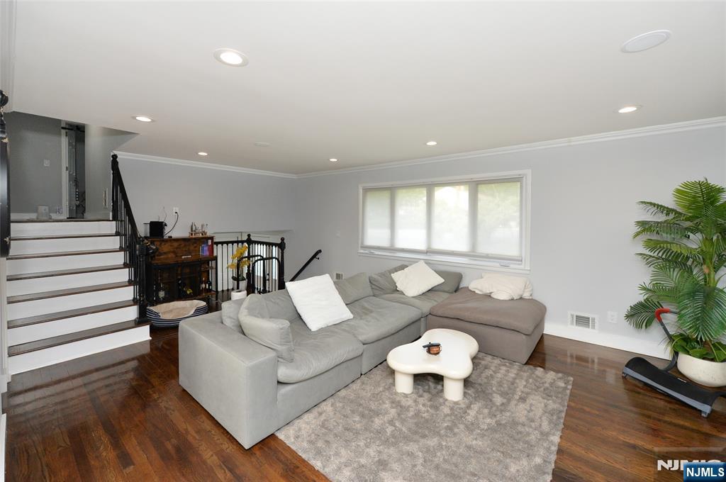 154 Middlesex Avenue