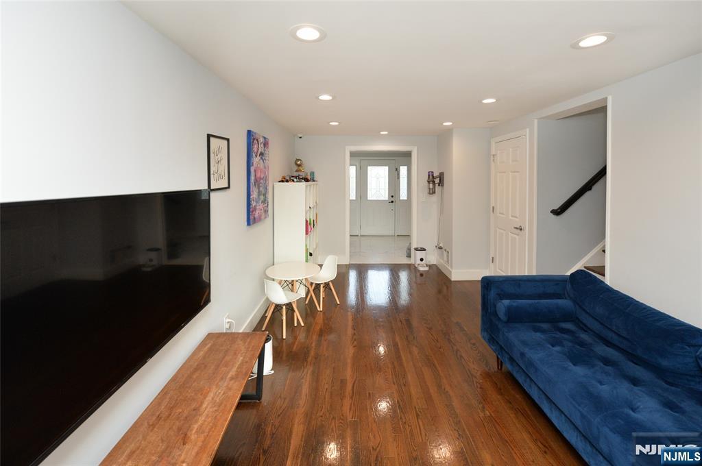 154 Middlesex Avenue