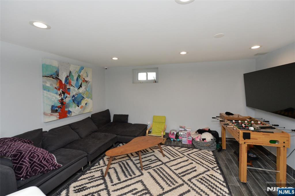 154 Middlesex Avenue