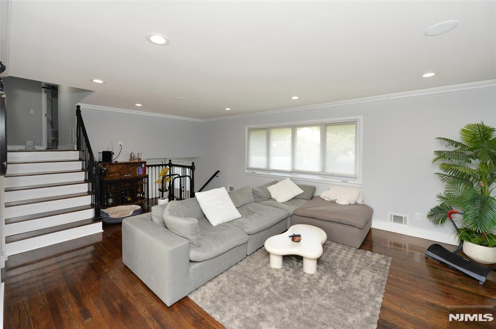 154 Middlesex Avenue
