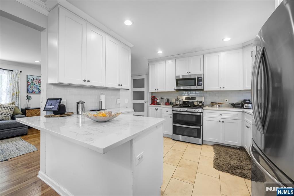 122 Village Circle West