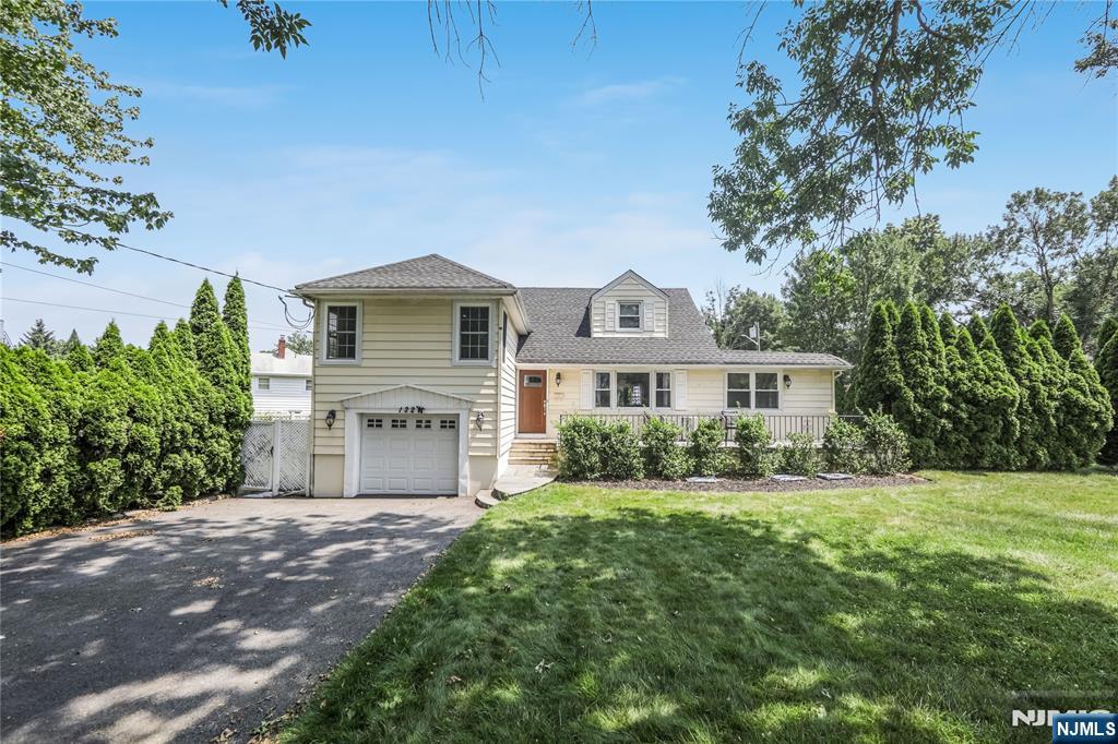 122 Village Circle West