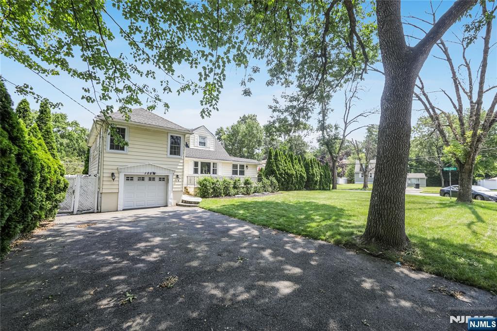 122 Village Circle West