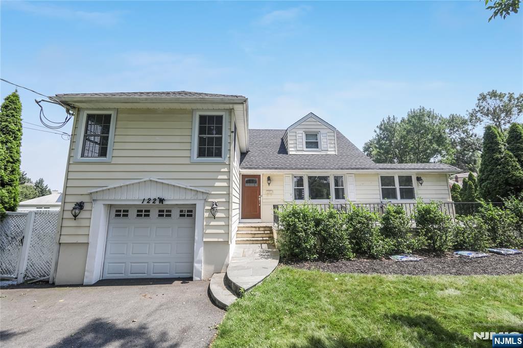 122 Village Circle West