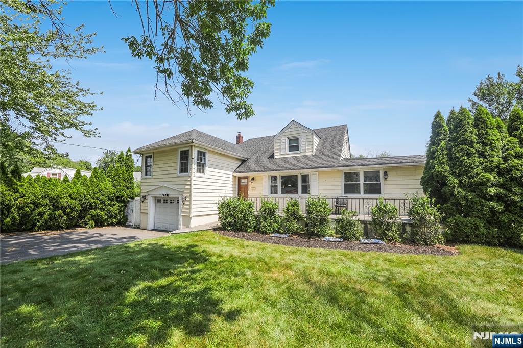 122 Village Circle West