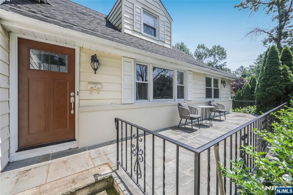 122 Village Circle West