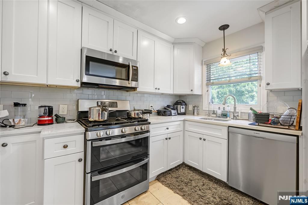 122 Village Circle West