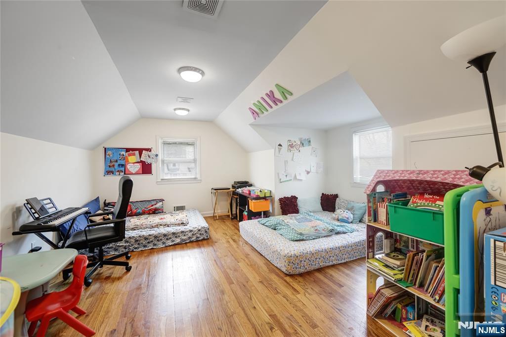 122 Village Circle West