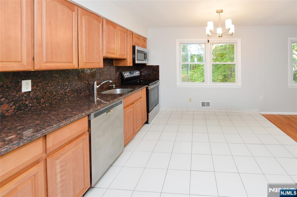 85 Primrose Lane B