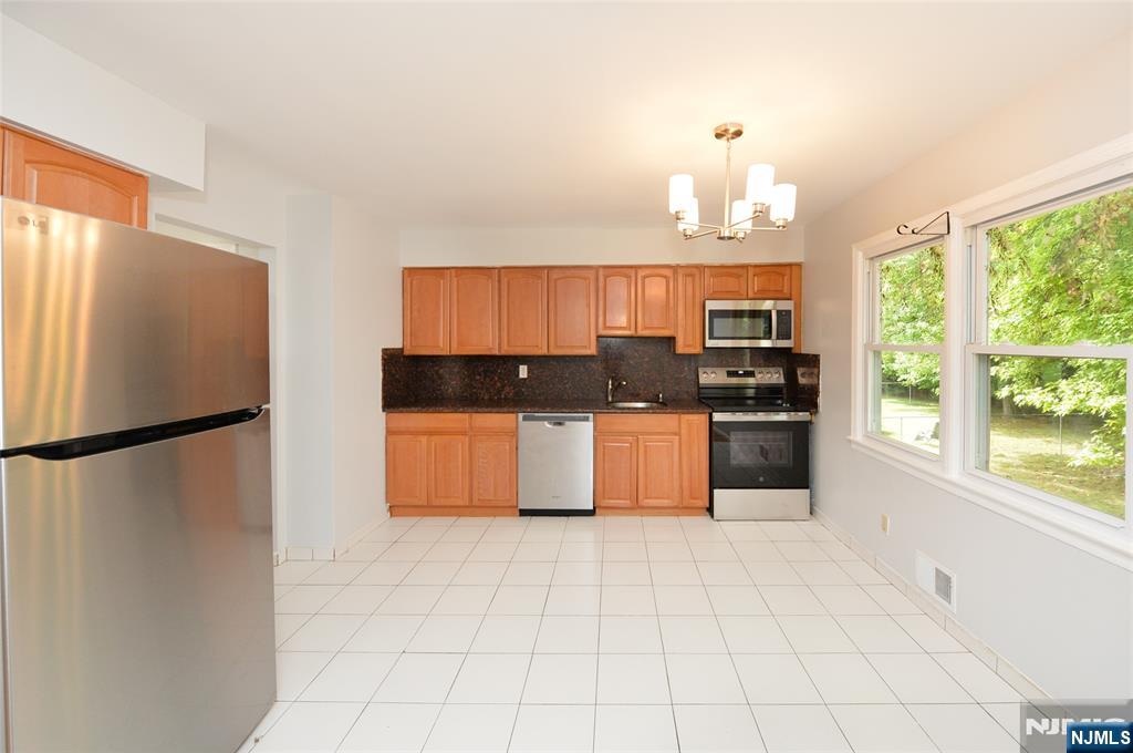 85 Primrose Lane B