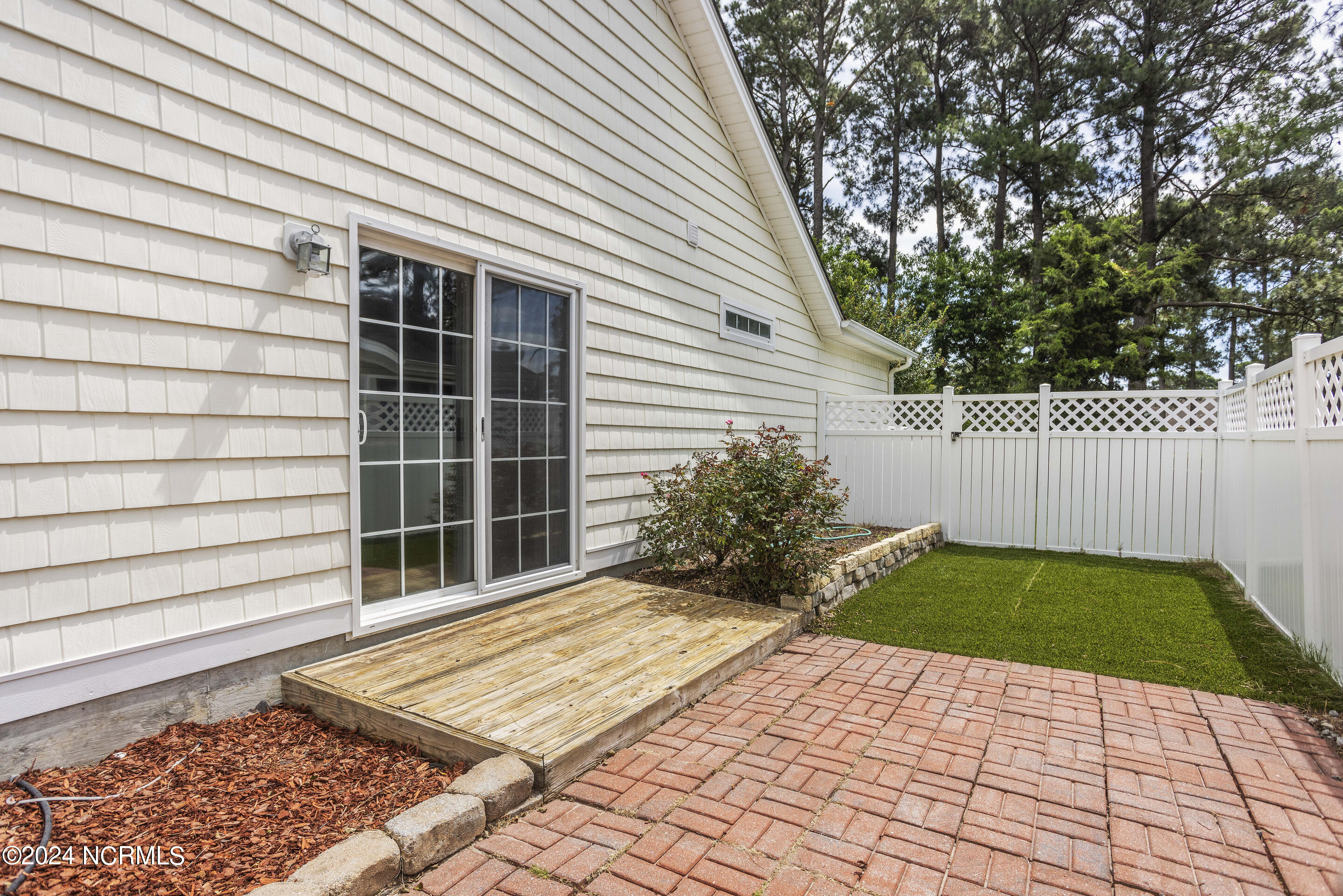 4989 Glen Cove Drive SE