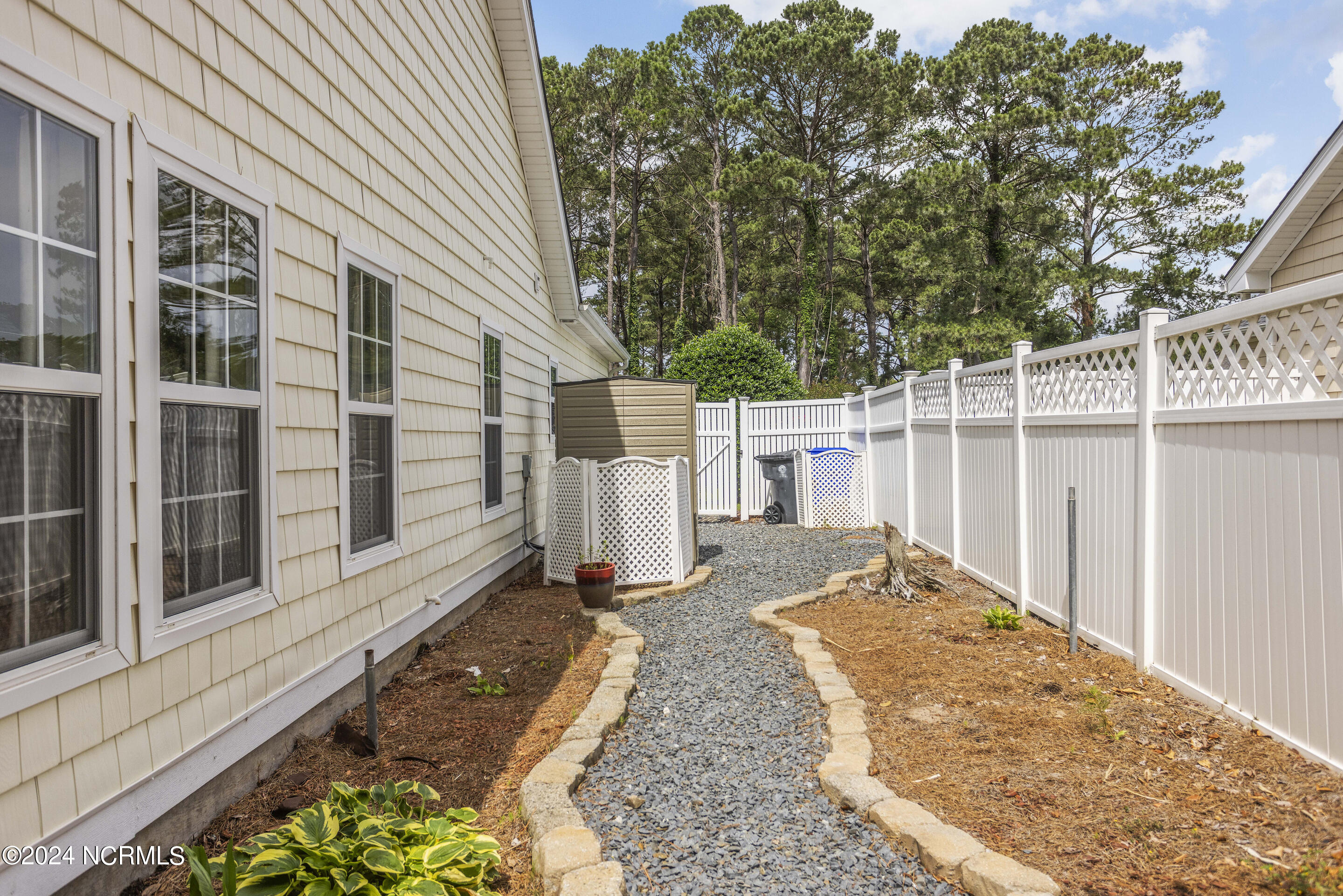 4989 Glen Cove Drive SE