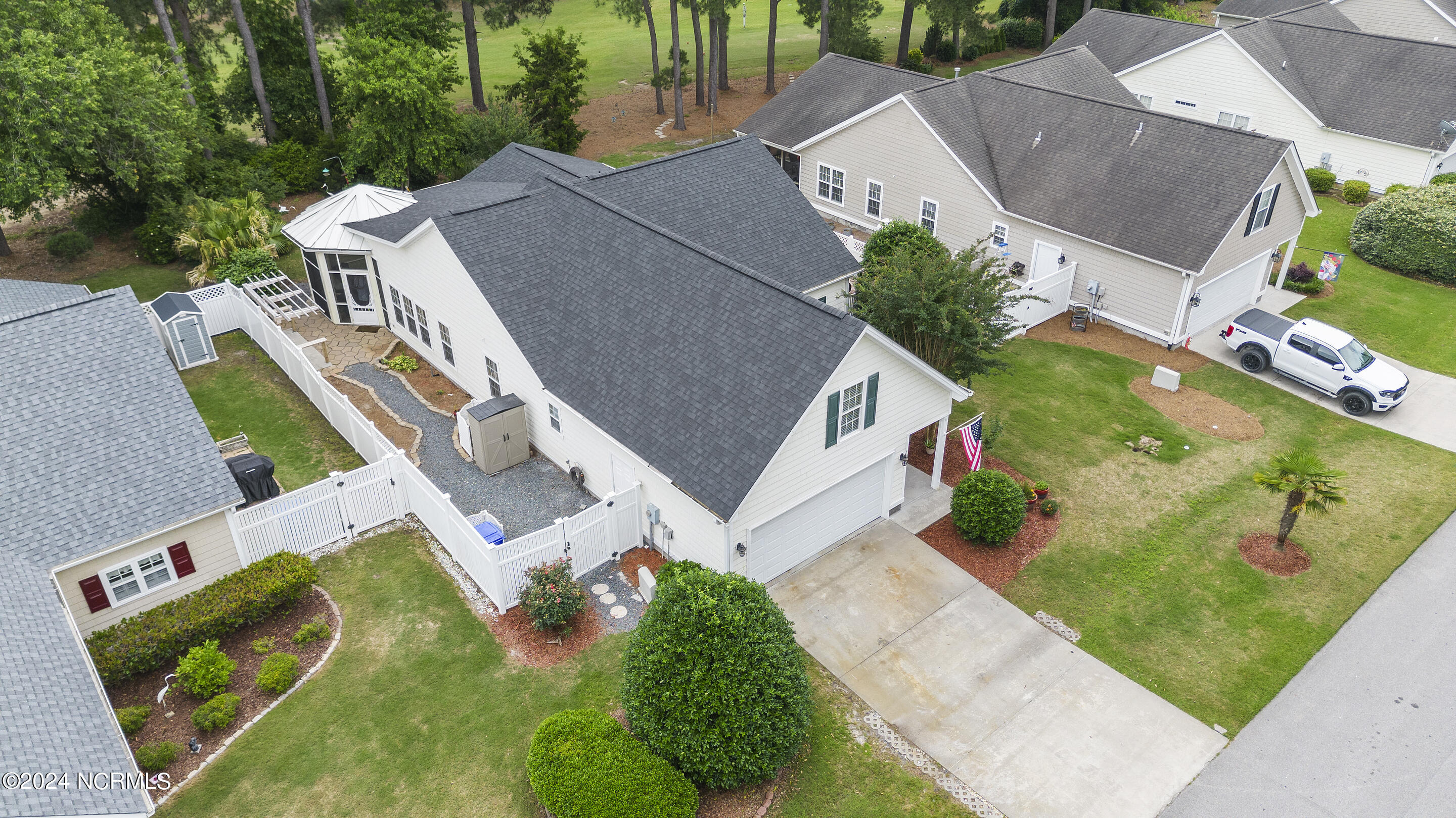 4989 Glen Cove Drive SE