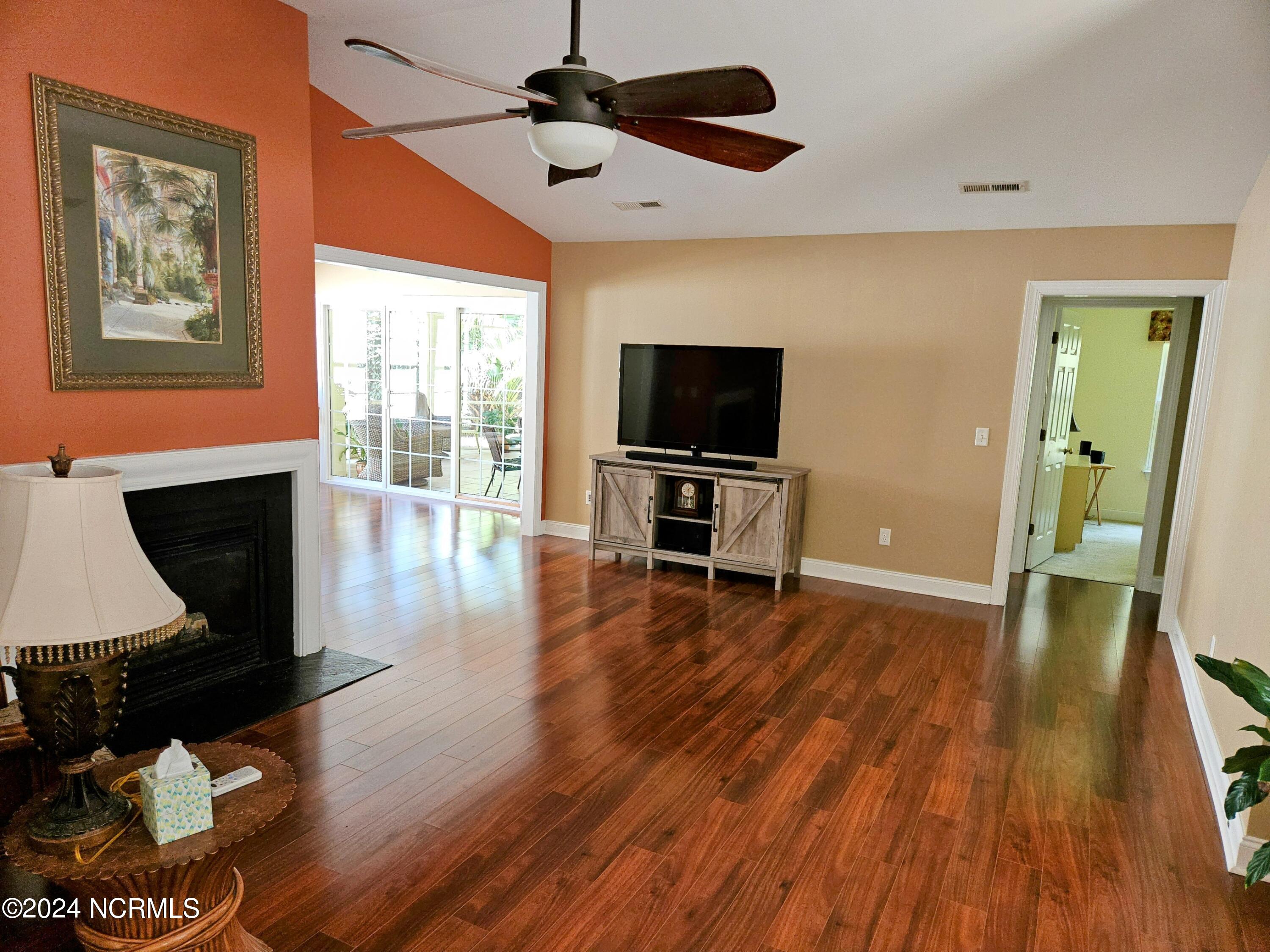 4989 Glen Cove Drive SE