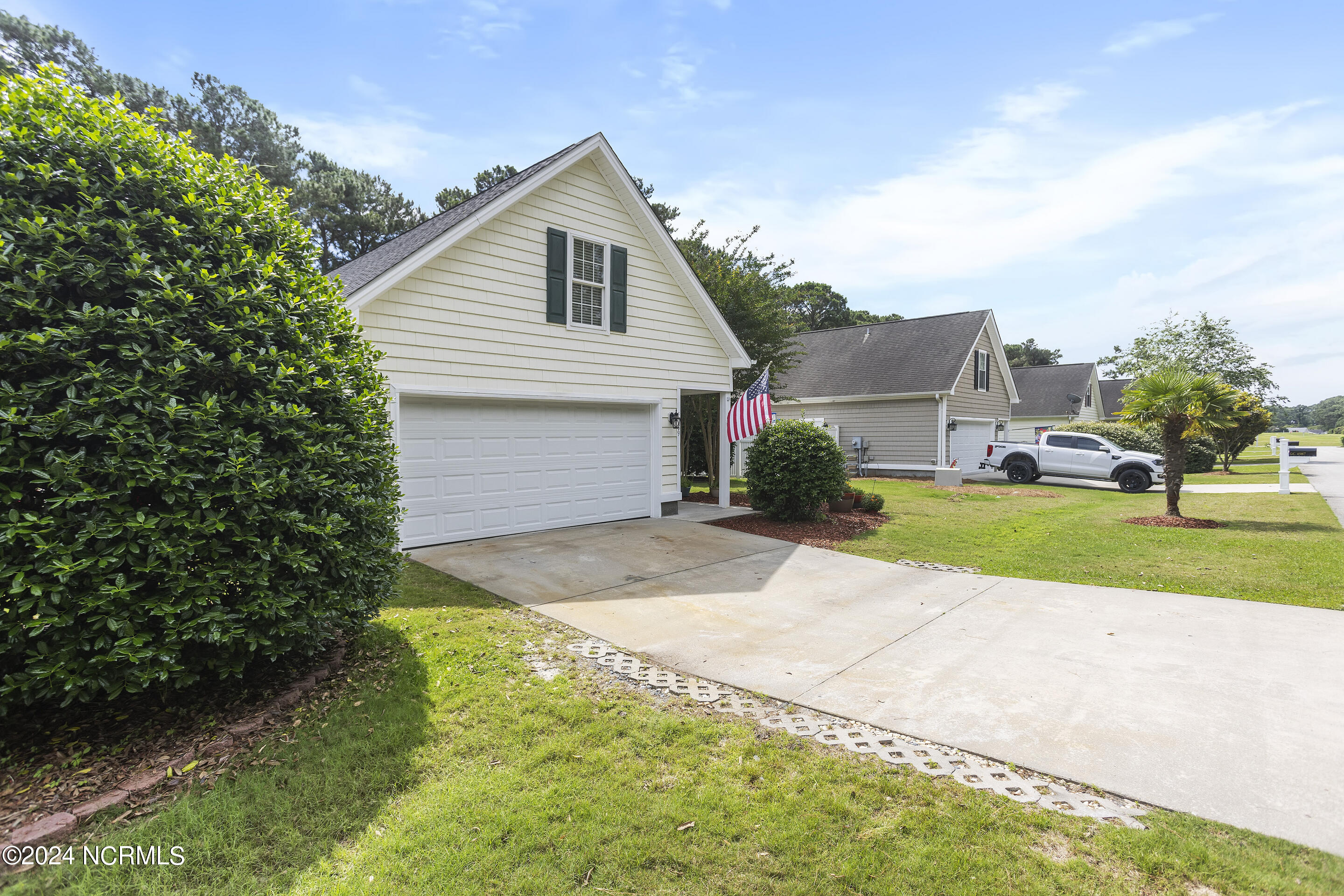 4989 Glen Cove Drive SE