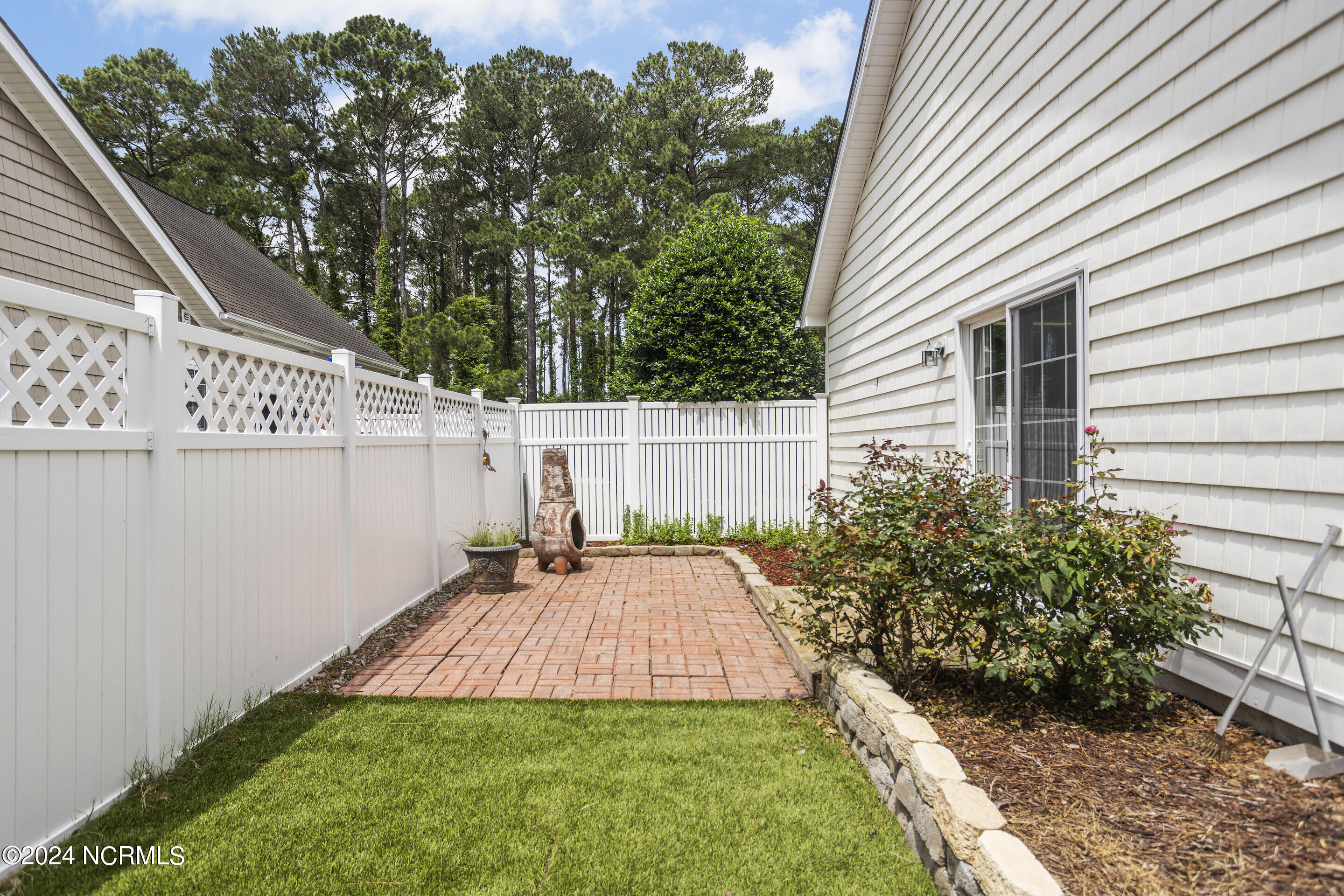 4989 Glen Cove Drive SE