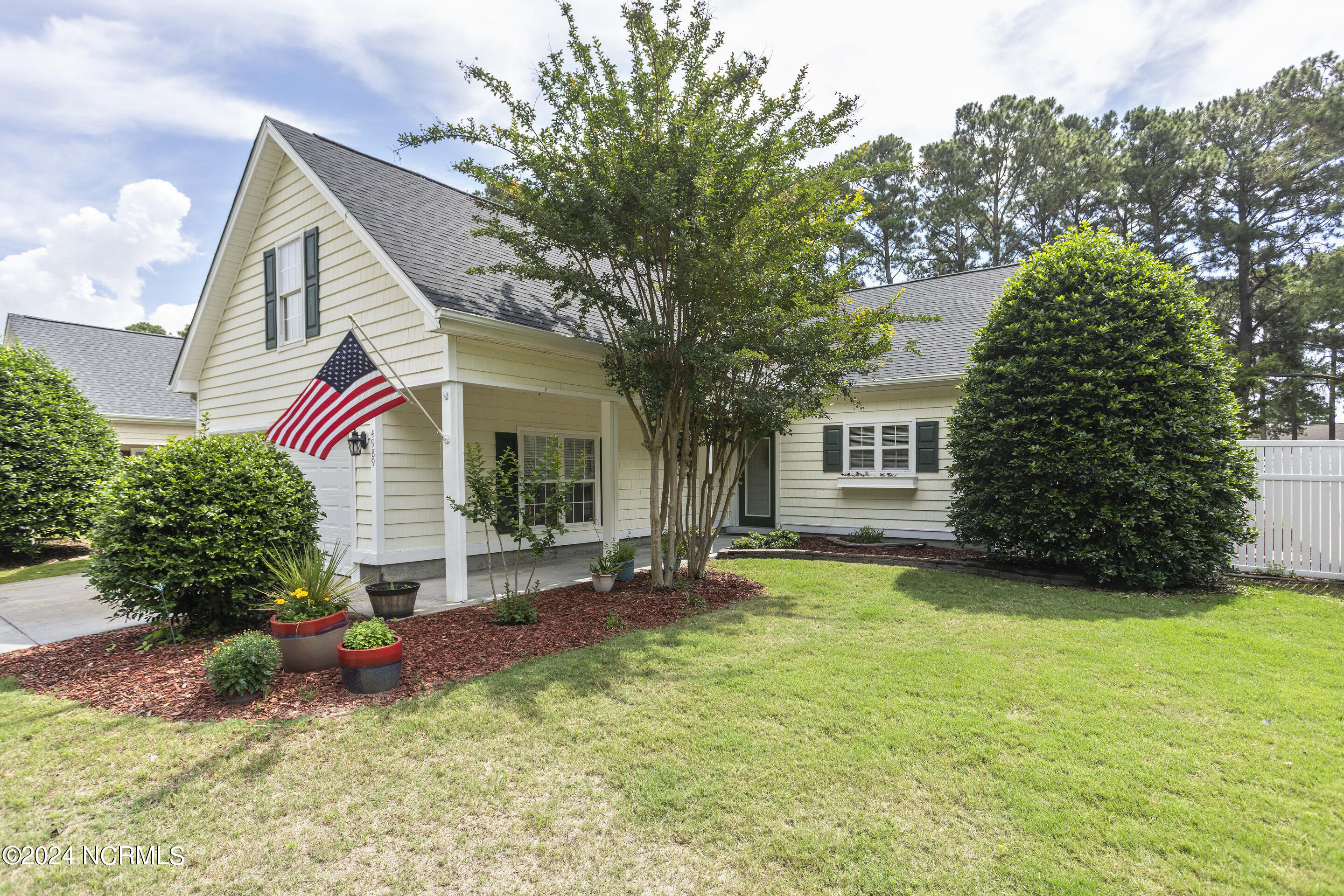 4989 Glen Cove Drive SE