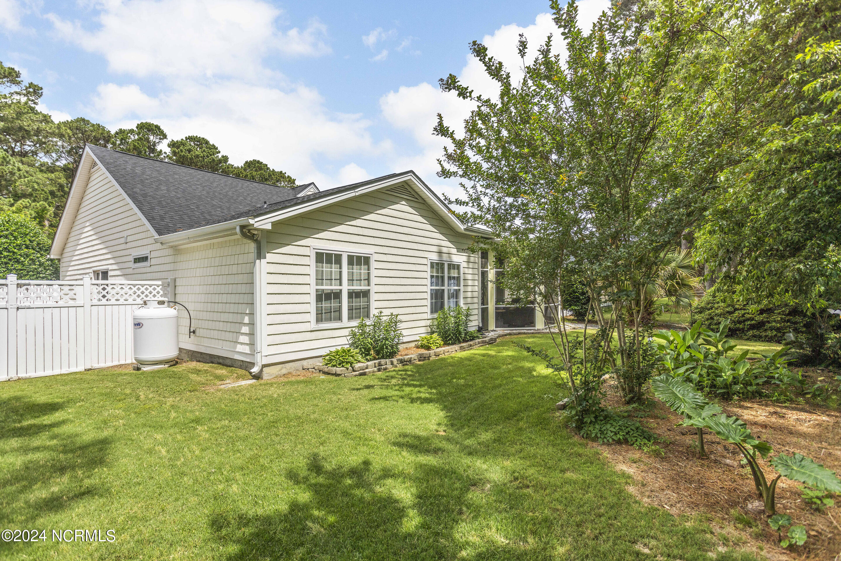 4989 Glen Cove Drive SE