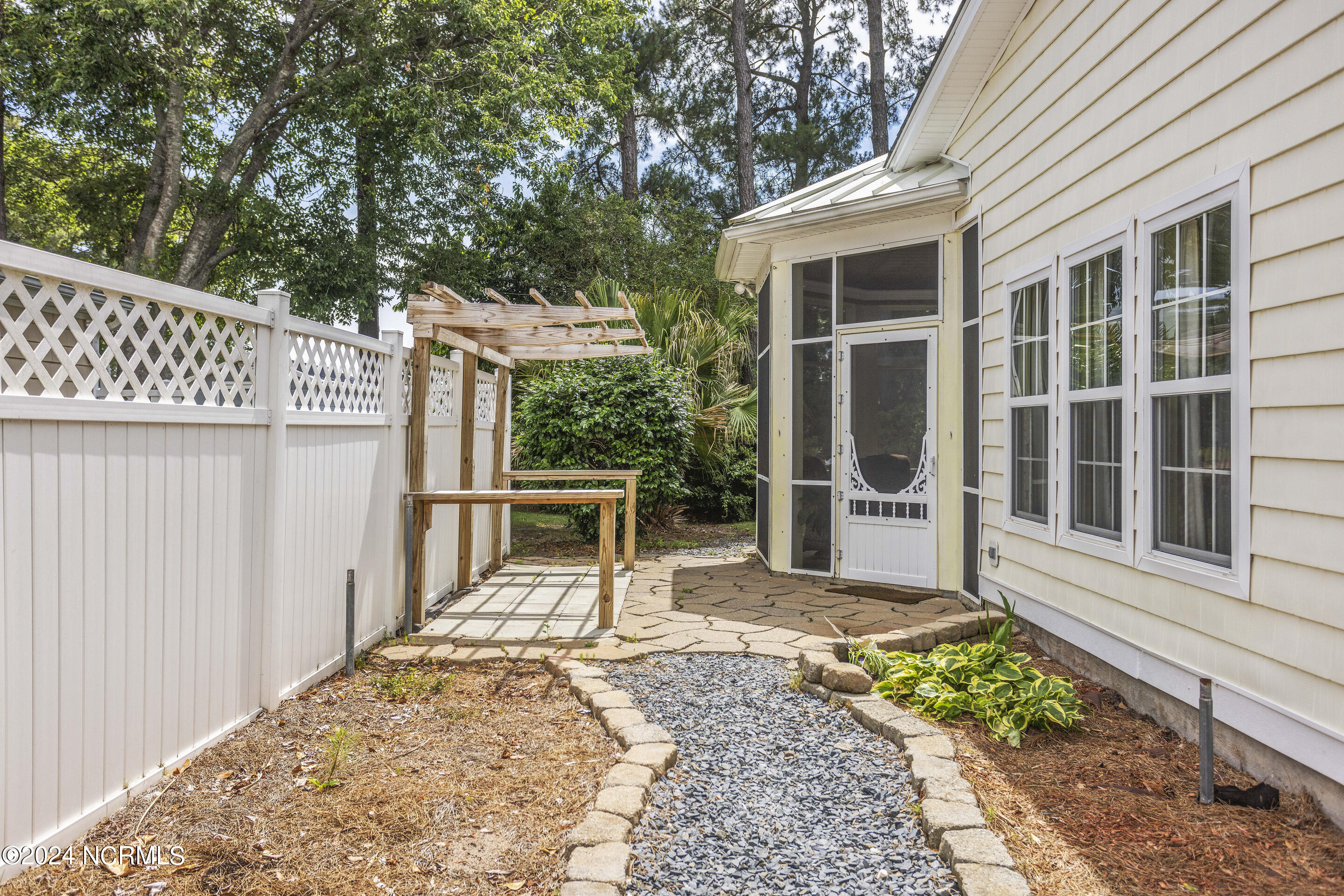 4989 Glen Cove Drive SE