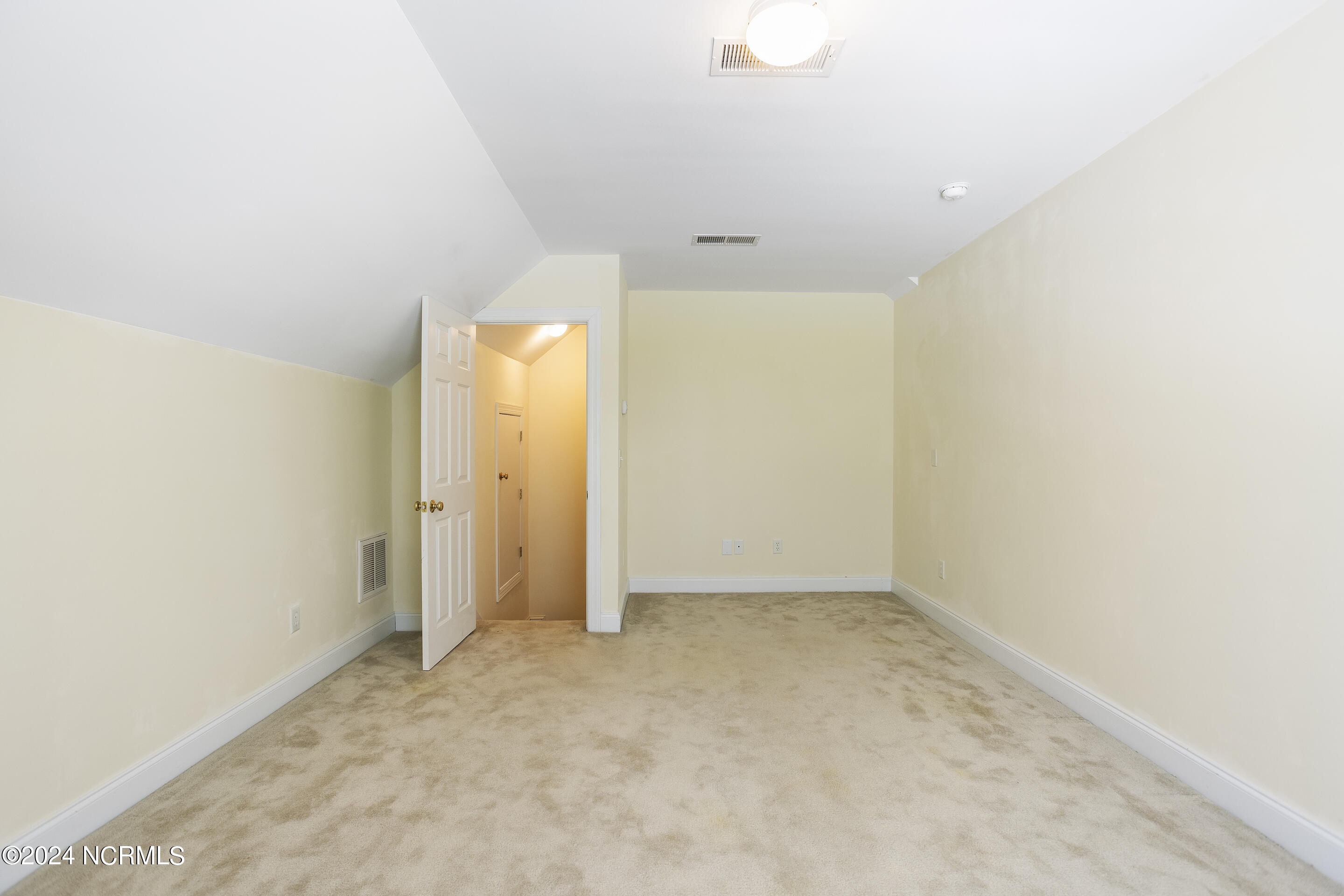 4989 Glen Cove Drive SE