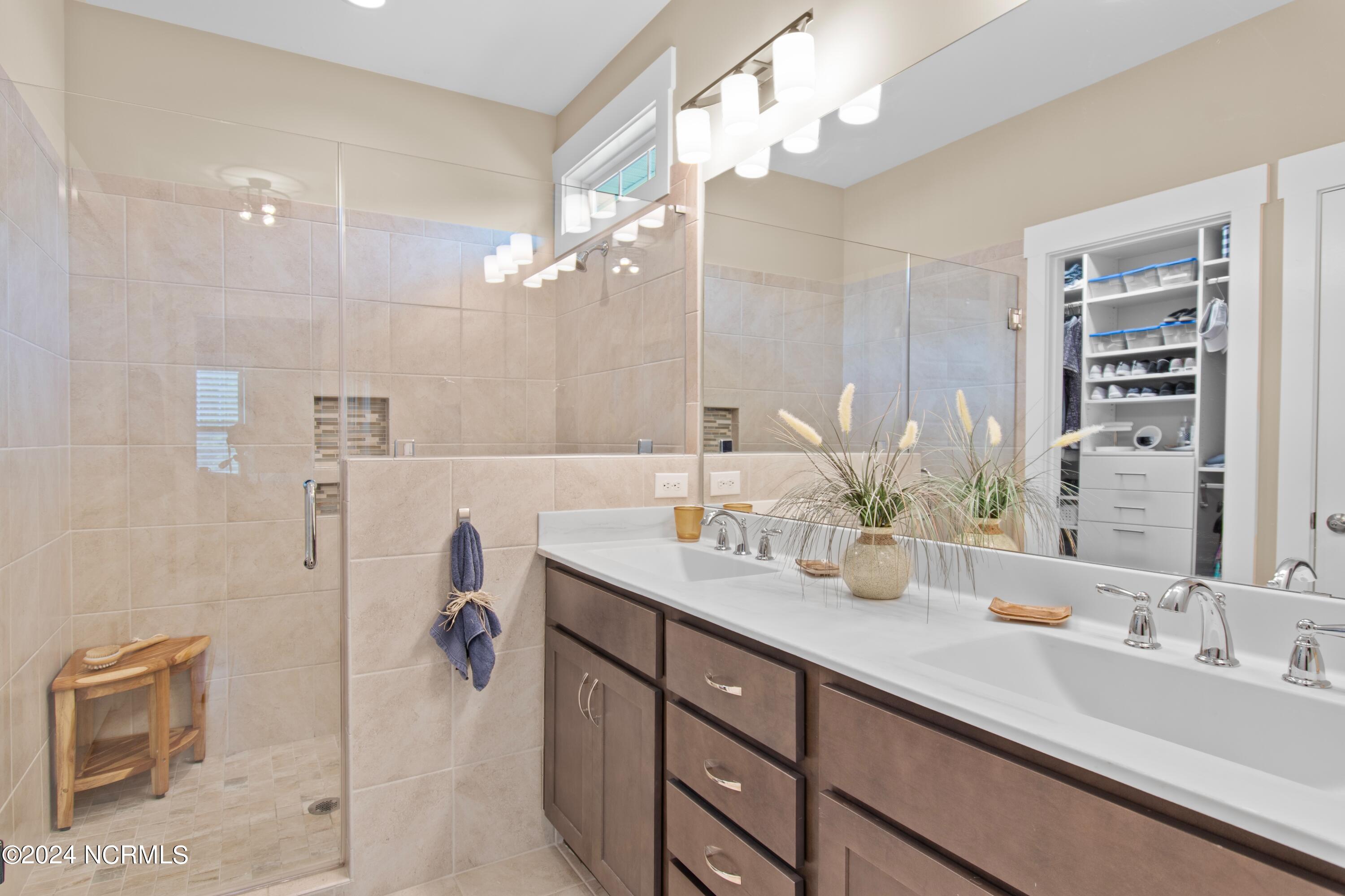 3692 Gardenia Lane
