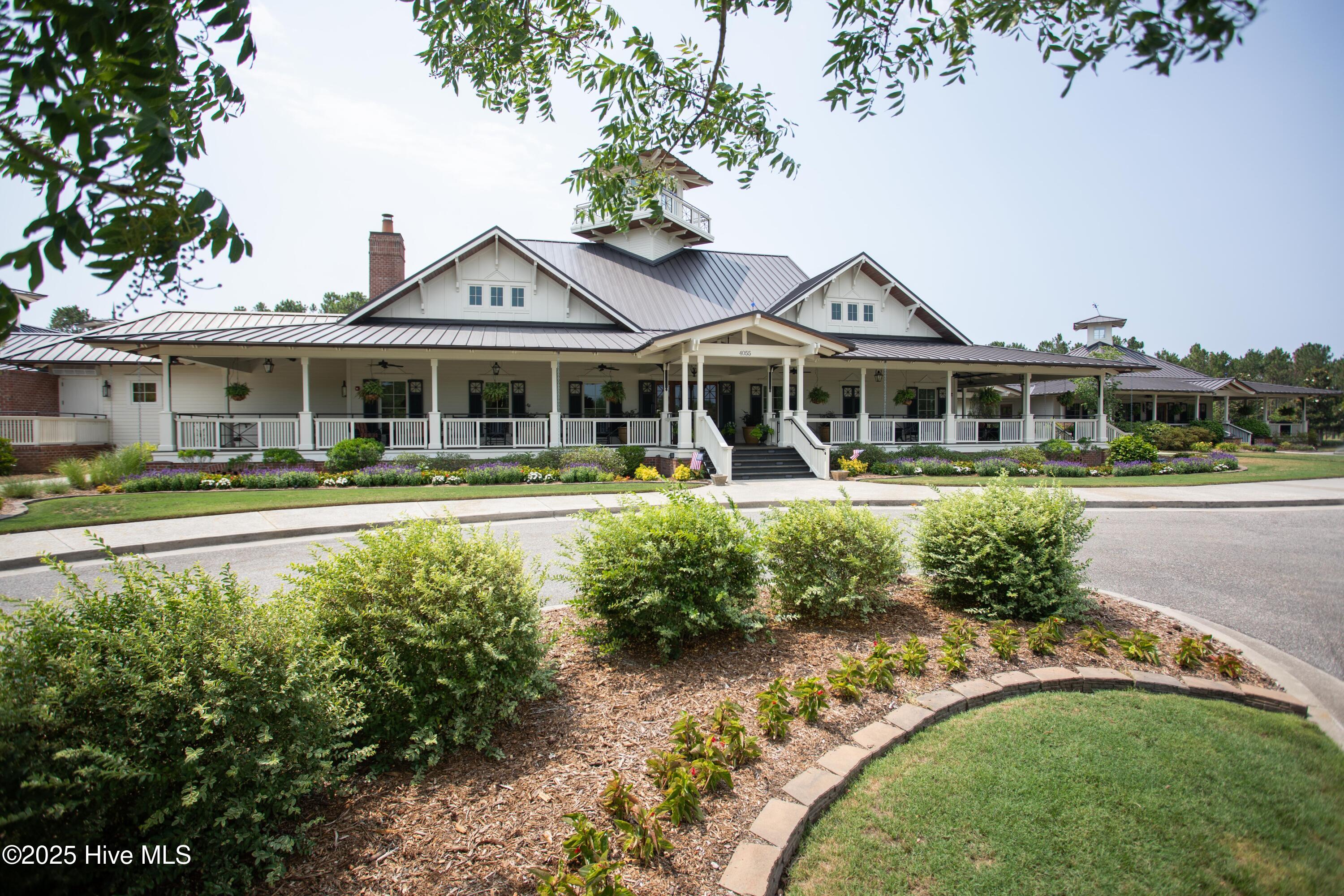 2915 Legends Drive