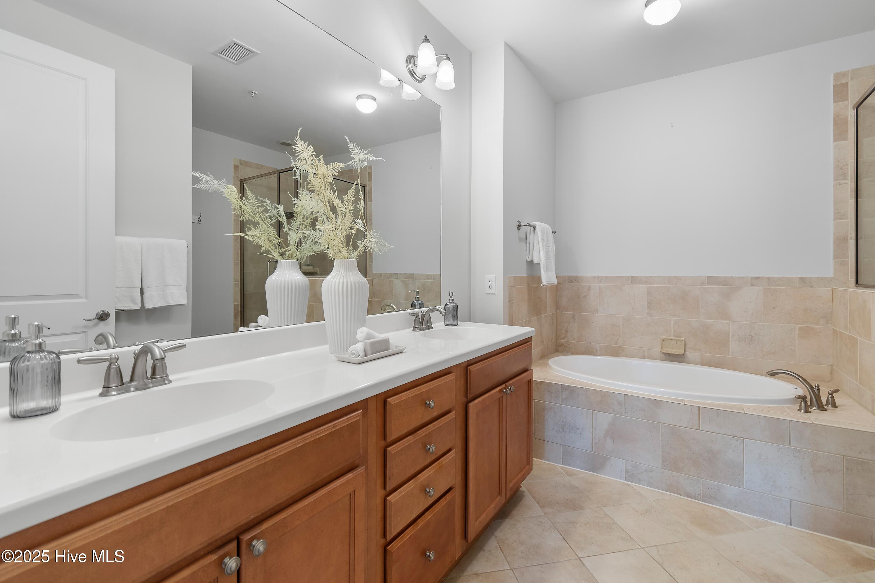 2537 St James Drive SE Apt 1011