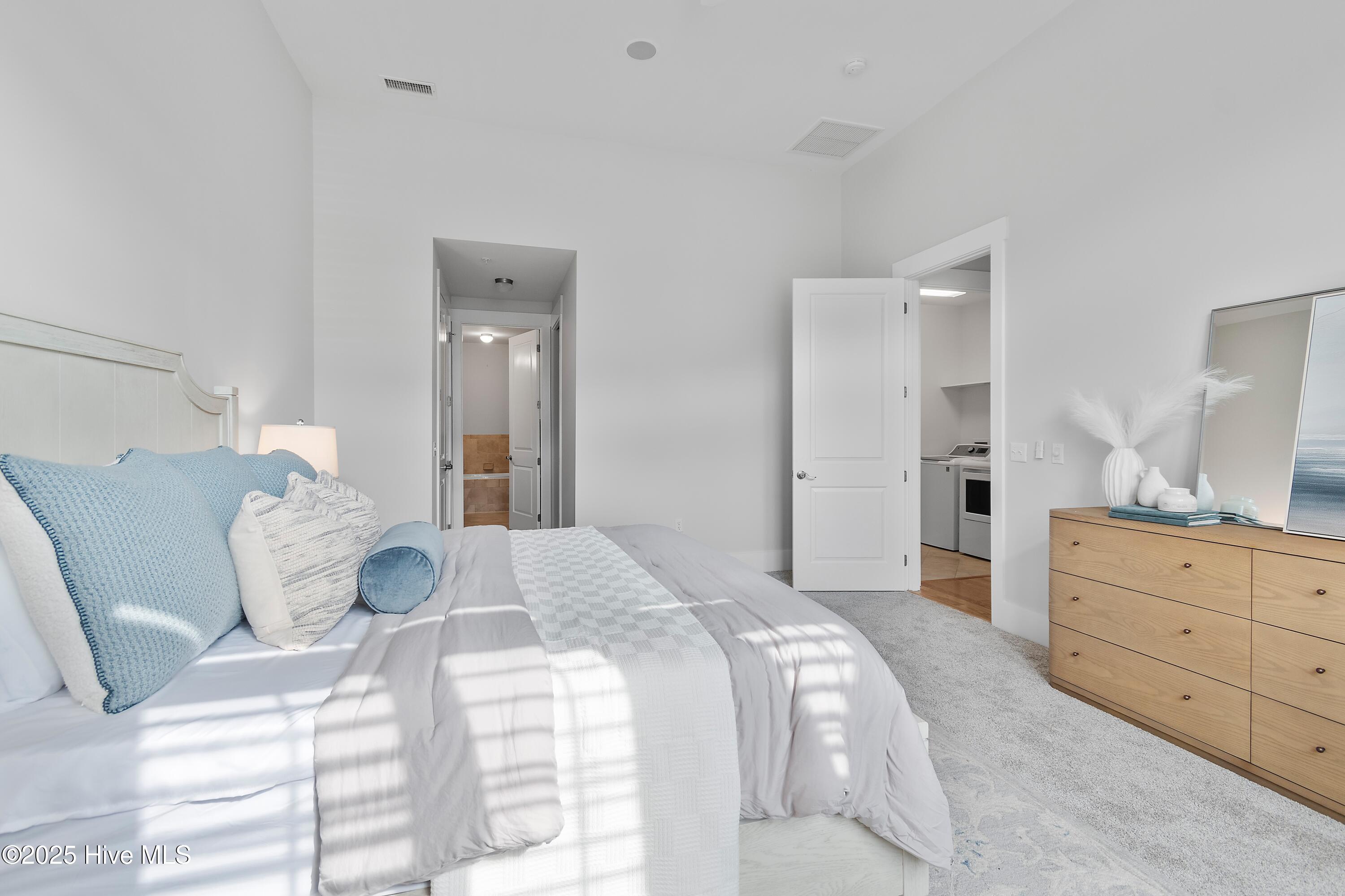 2537 St James Drive SE Apt 1011