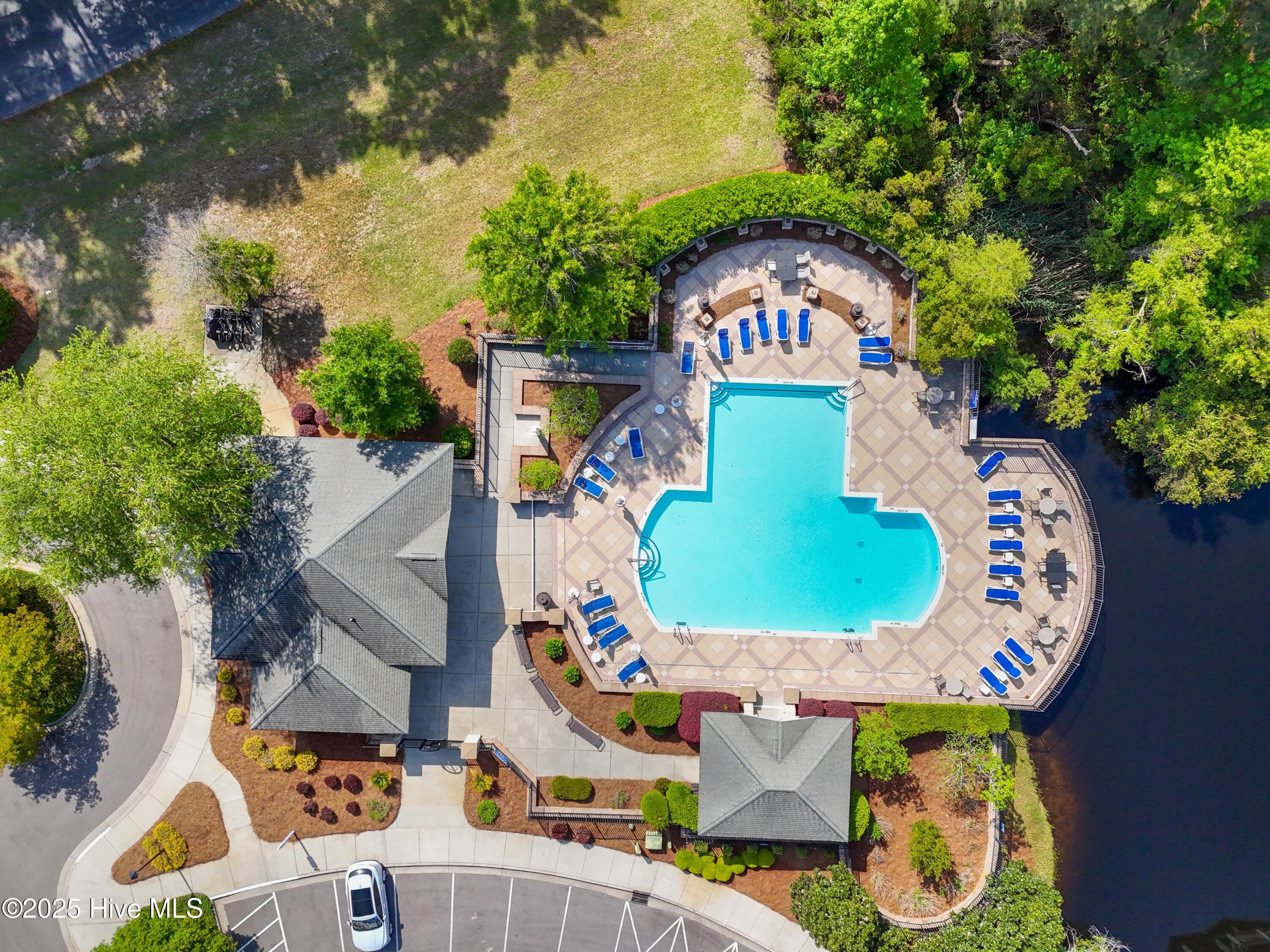 2537 St James Drive SE Apt 1011